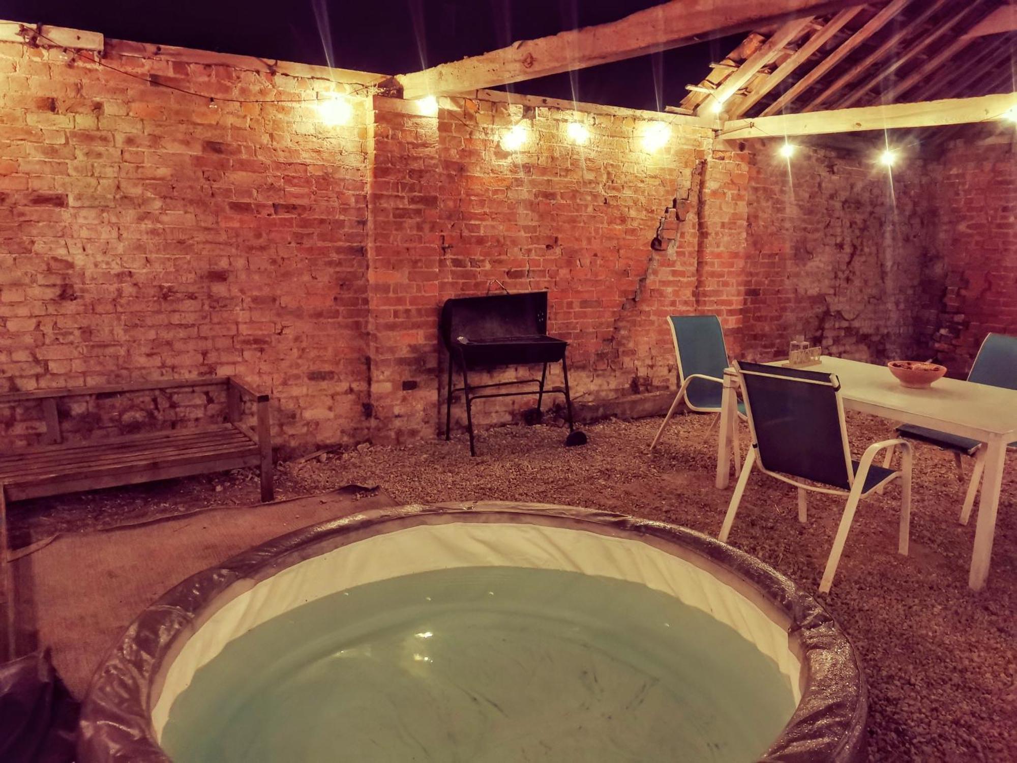 Lincoln Big Green Dome, Hot Tub, Projector, Firepit Washingborough Εξωτερικό φωτογραφία
